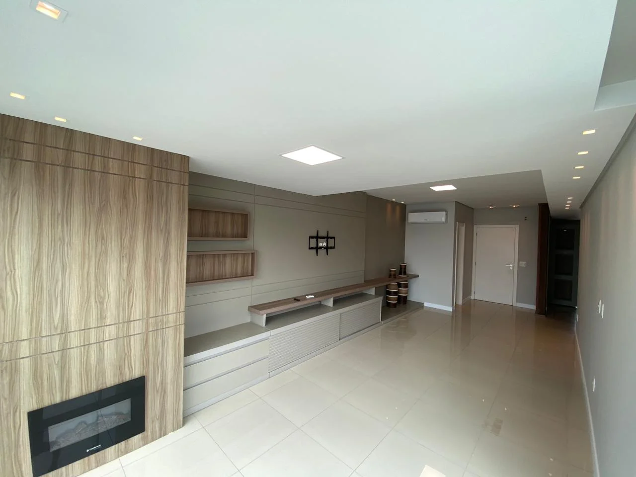 Apartamento no Ed. Império das Ondas em Balneário Camboriú