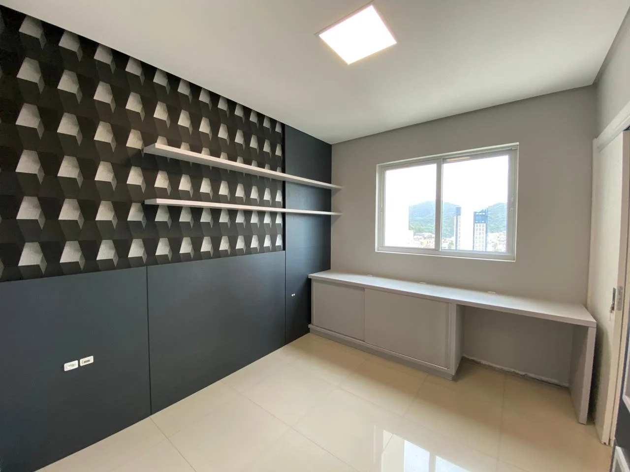 Apartamento no Ed. Império das Ondas em Balneário Camboriú