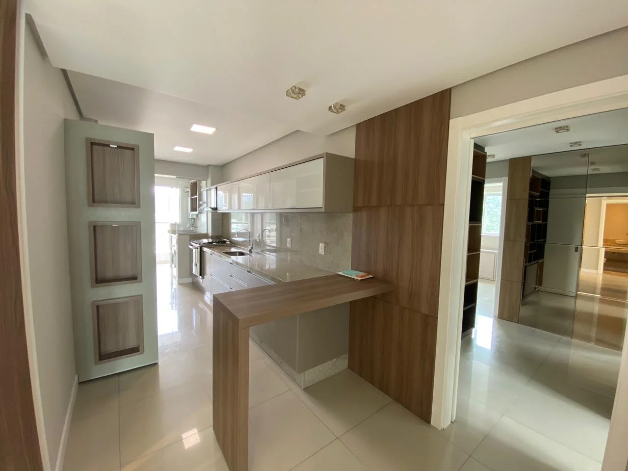 Apartamento no Ed. Império das Ondas em Balneário Camboriú