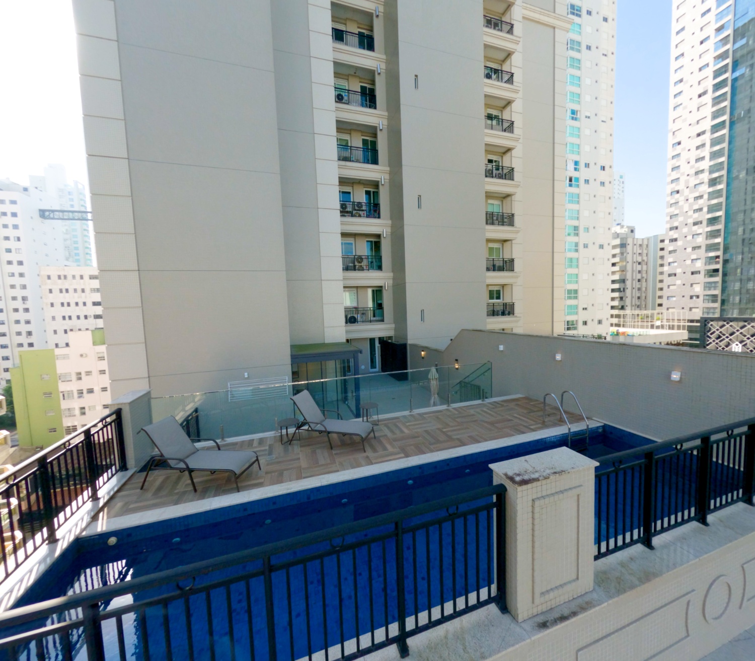 Apartamento no Ed. Serendipity em Balneário Camboriú - foto 2