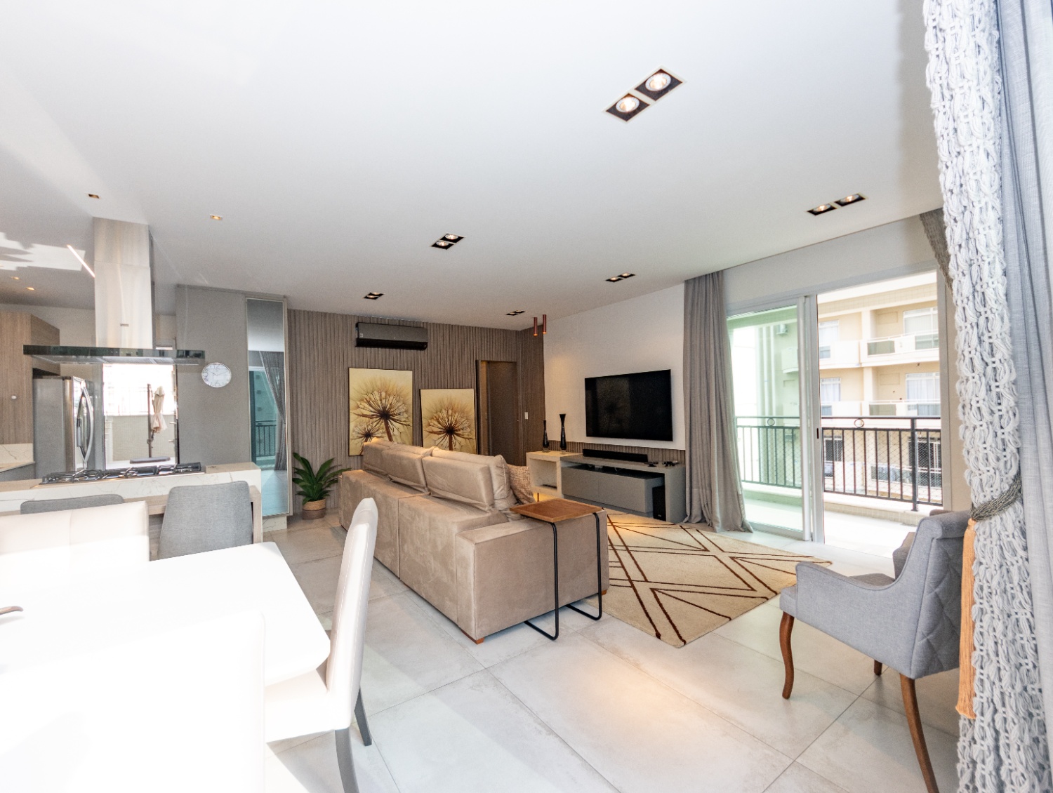 Apartamento no Ed. Serendipity em Balneário Camboriú - foto 3