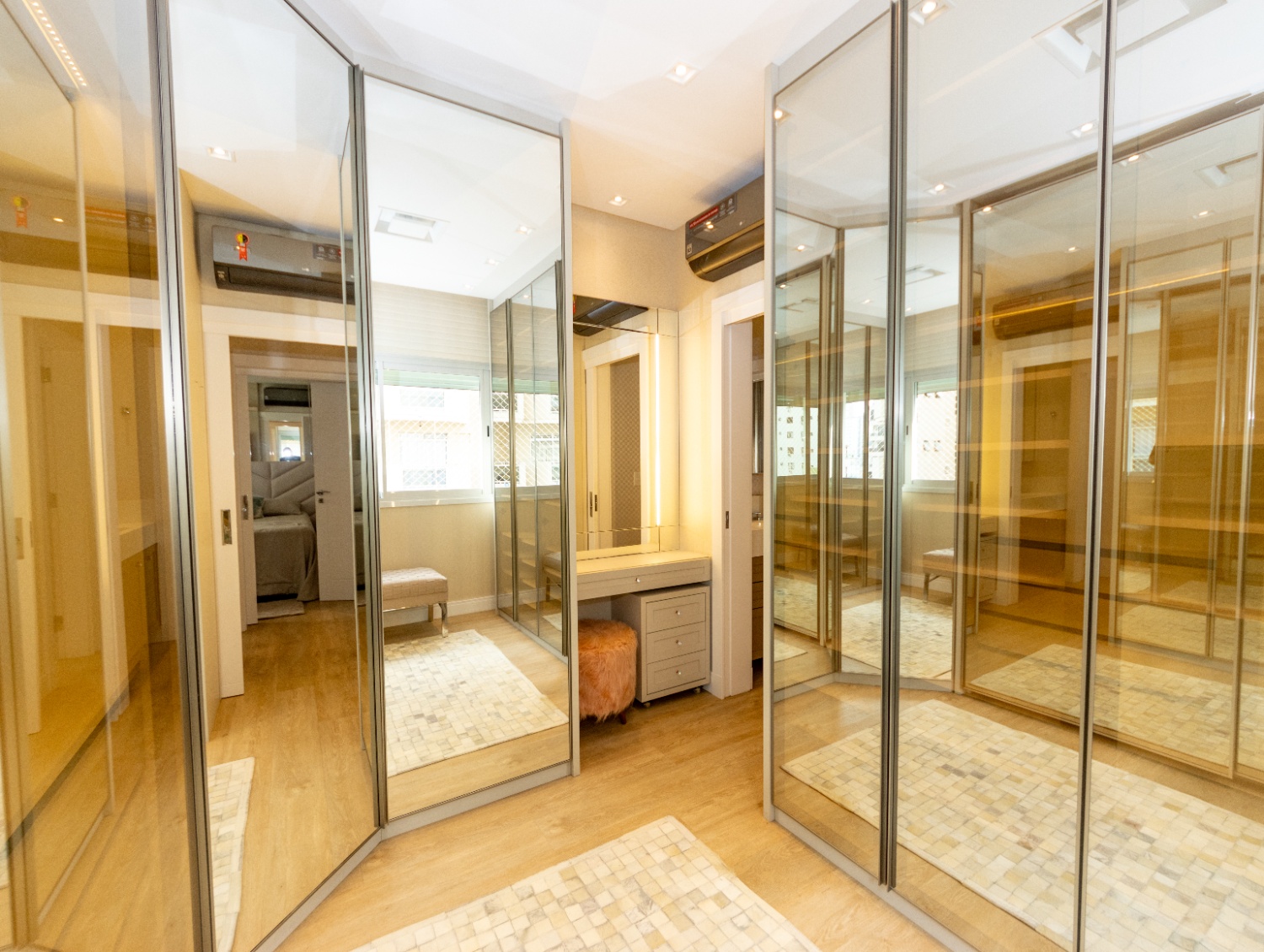Apartamento no Ed. Serendipity em Balneário Camboriú - foto 19