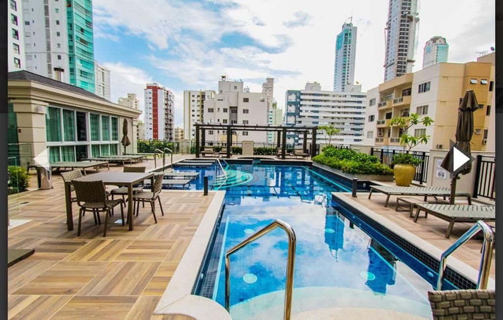Apartamento no Ed. Serendipity em Balneário Camboriú - foto 31