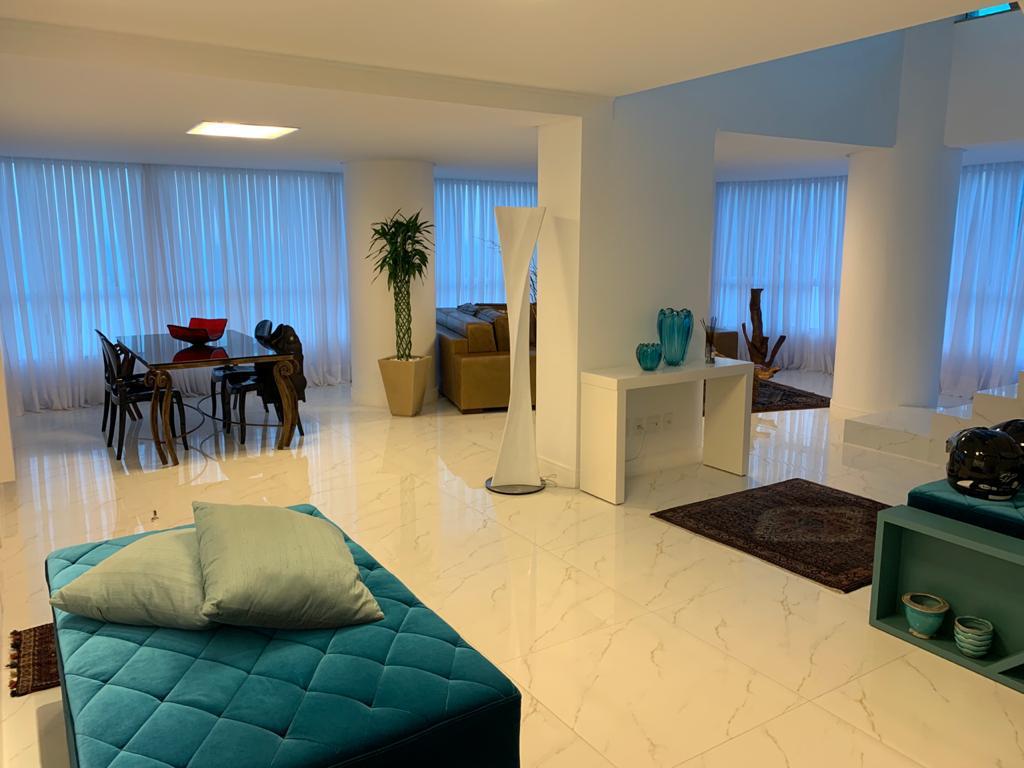 Cobertura no Ed. Marina Residence em Balneário Camboriú