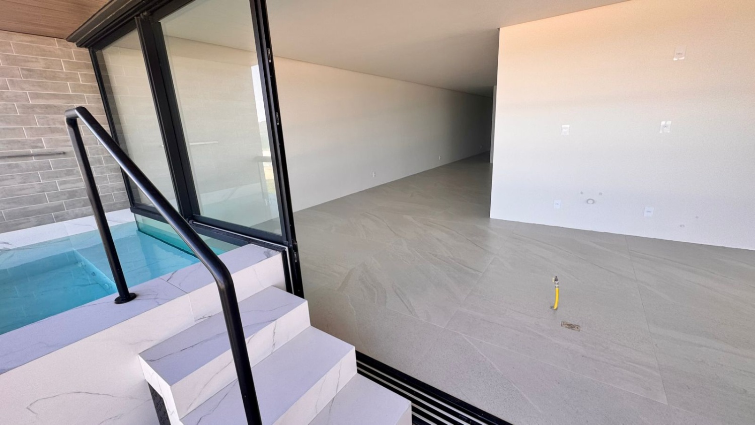 Apartamento no Ed. Sunrise na Praia Brava - foto 3