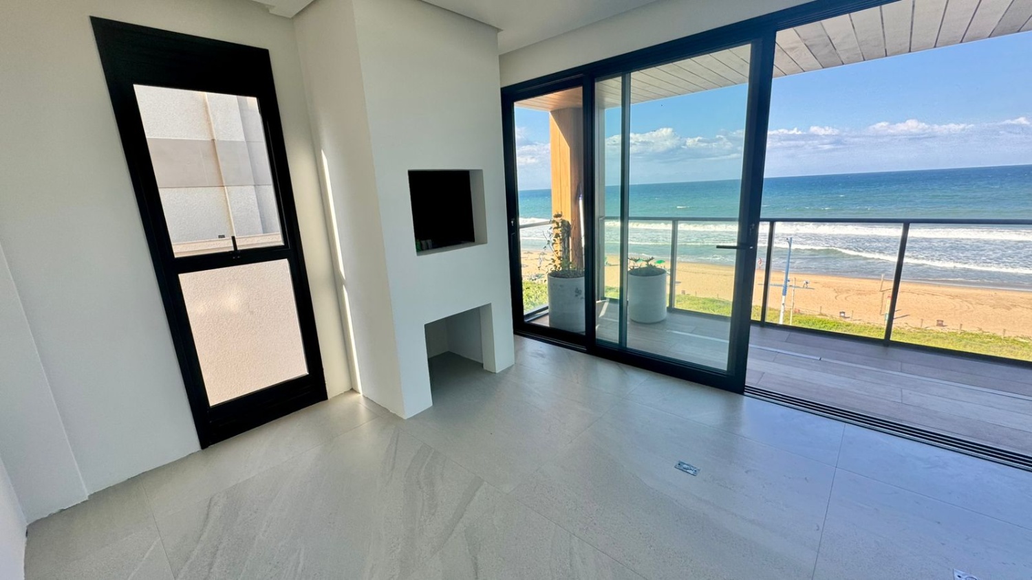 Apartamento no Ed. Sunrise na Praia Brava - foto 5