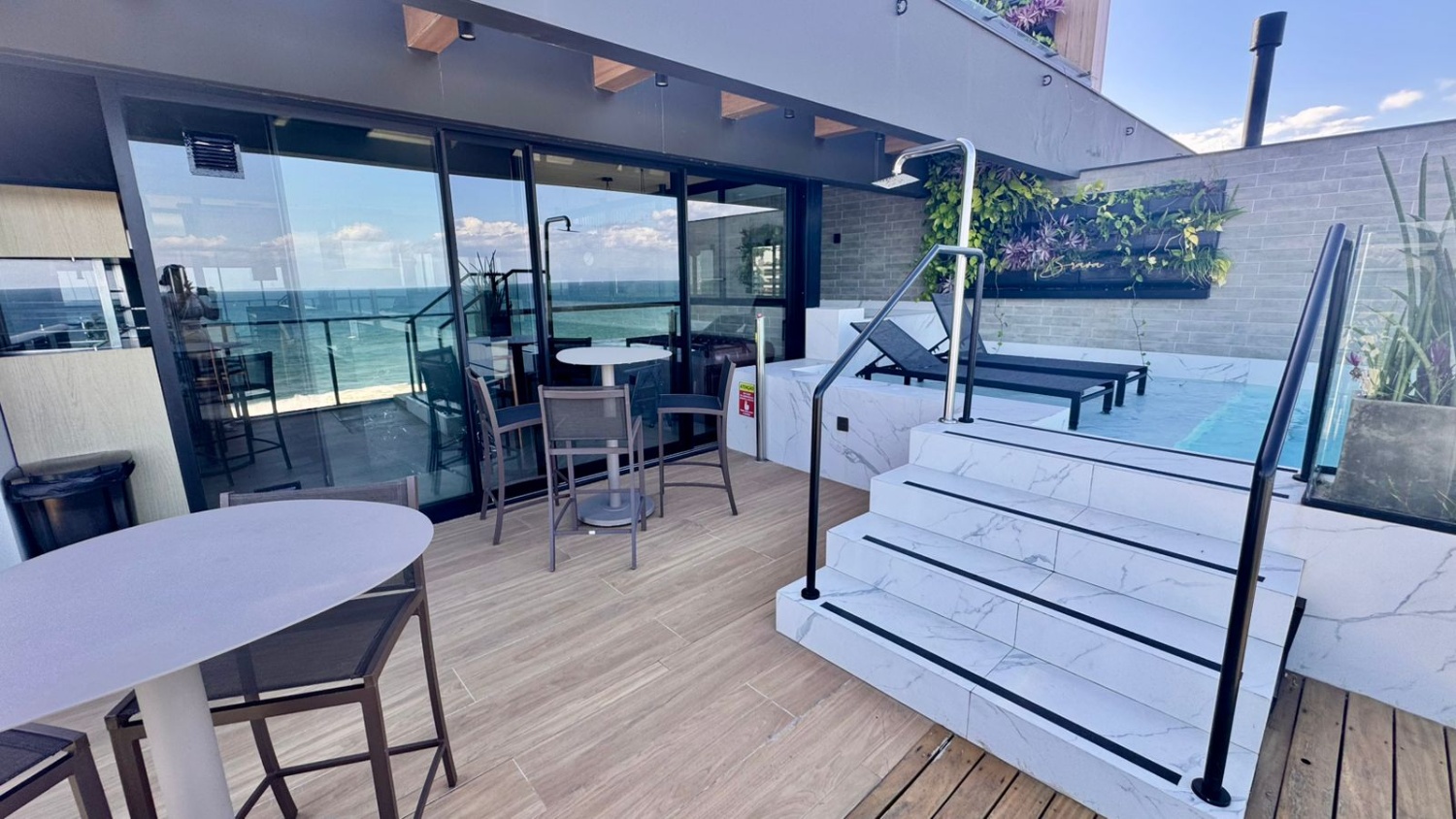 Apartamento no Ed. Sunrise na Praia Brava - foto 17