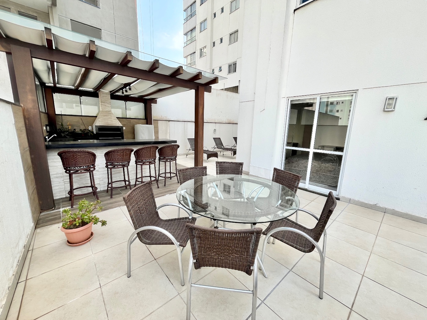 Apartamento diferenciado no Ed. Águas do Iguassu em Balneário Camboriú - foto 3