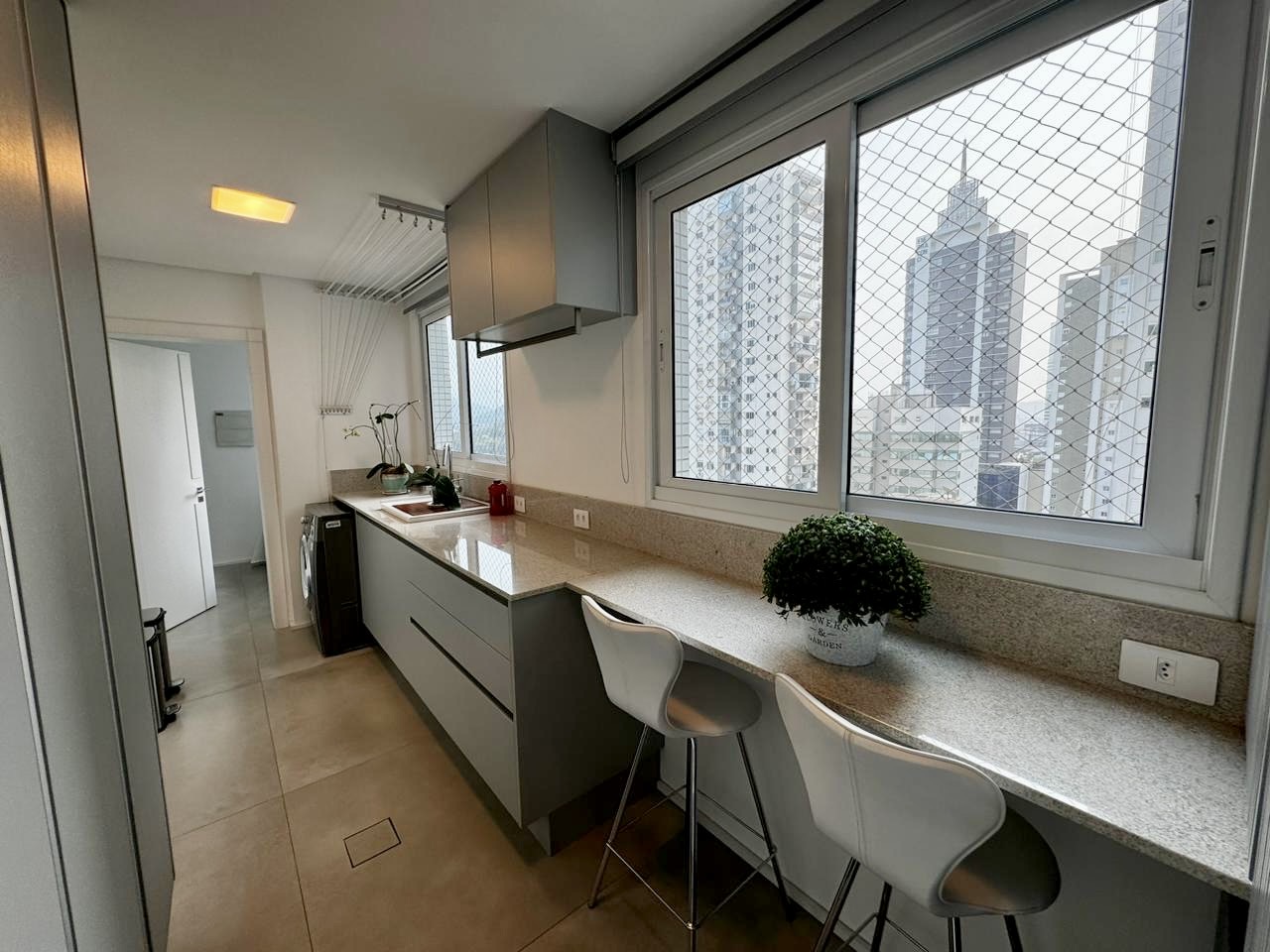 Apartamento no Ed. Costão da Barra Towers Residencial Club na Barra Sul em Balneário Camboriú - foto 22