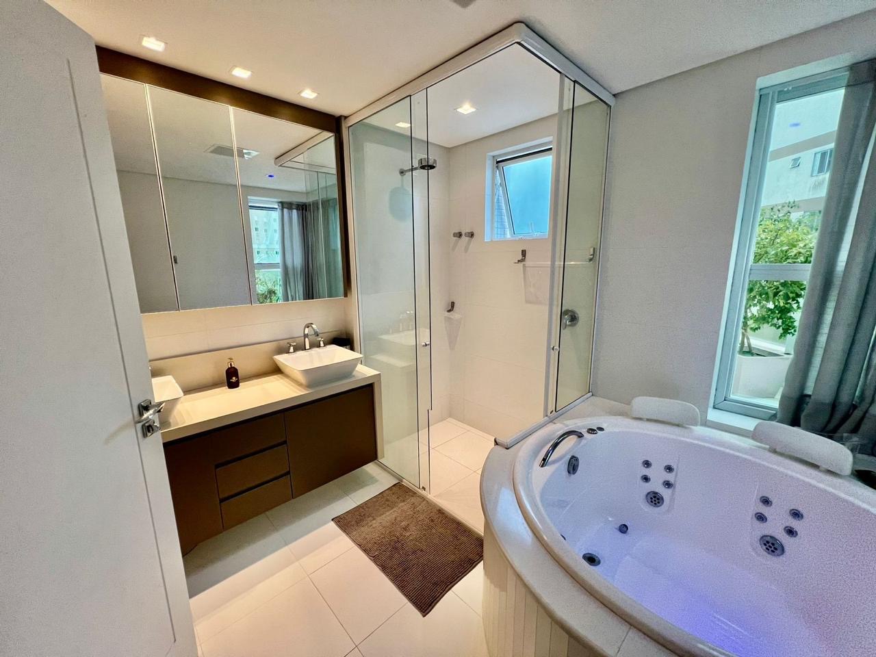 Apartamento diferenciado no Ed. Four Seasons em Balneário Camboriú - foto 13