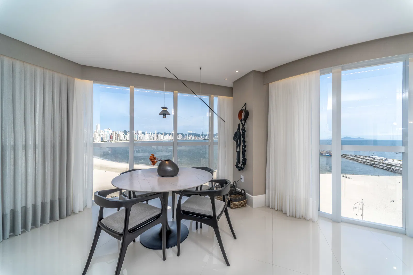 Apartamento no Ed. Ibiza Towers em Balneário Camboriú - foto 2