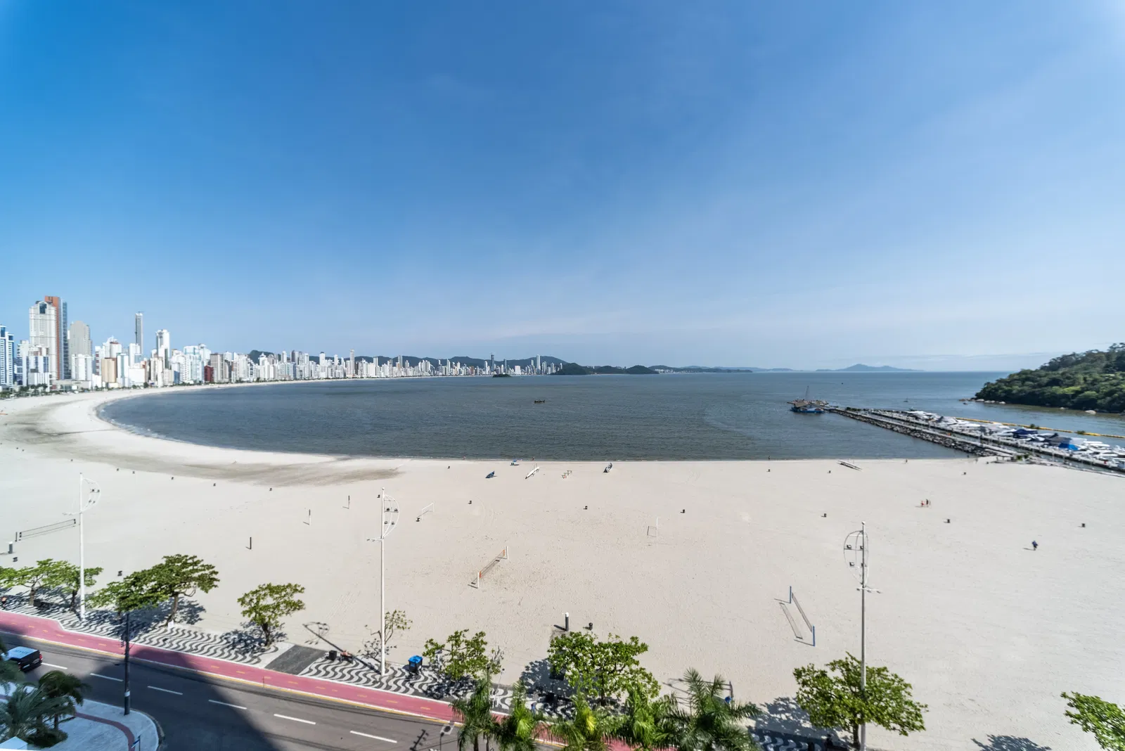 Apartamento no Ed. Ibiza Towers em Balneário Camboriú - foto 7