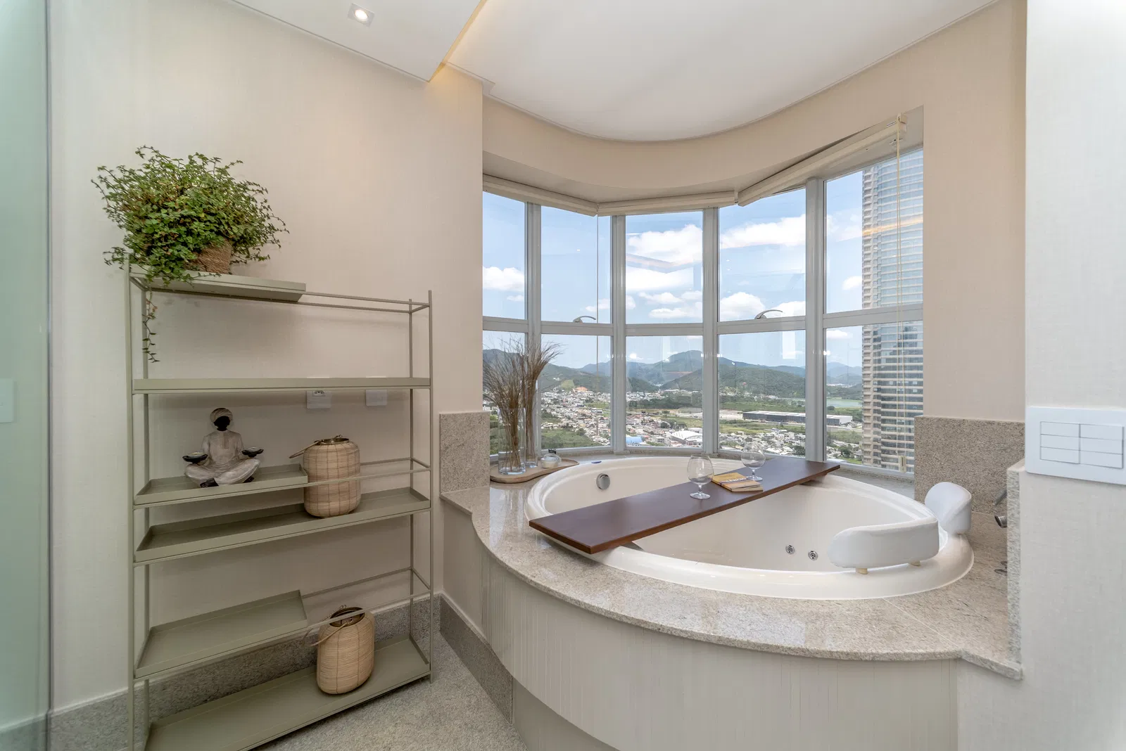 Apartamento no Ed. Ibiza Towers em Balneário Camboriú - foto 18