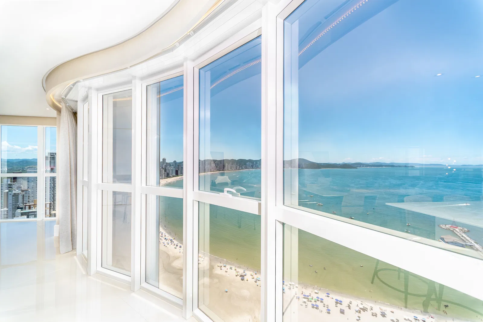 Apartamento no Ed. Ibiza Towers em Balneário Camboriú - foto 9