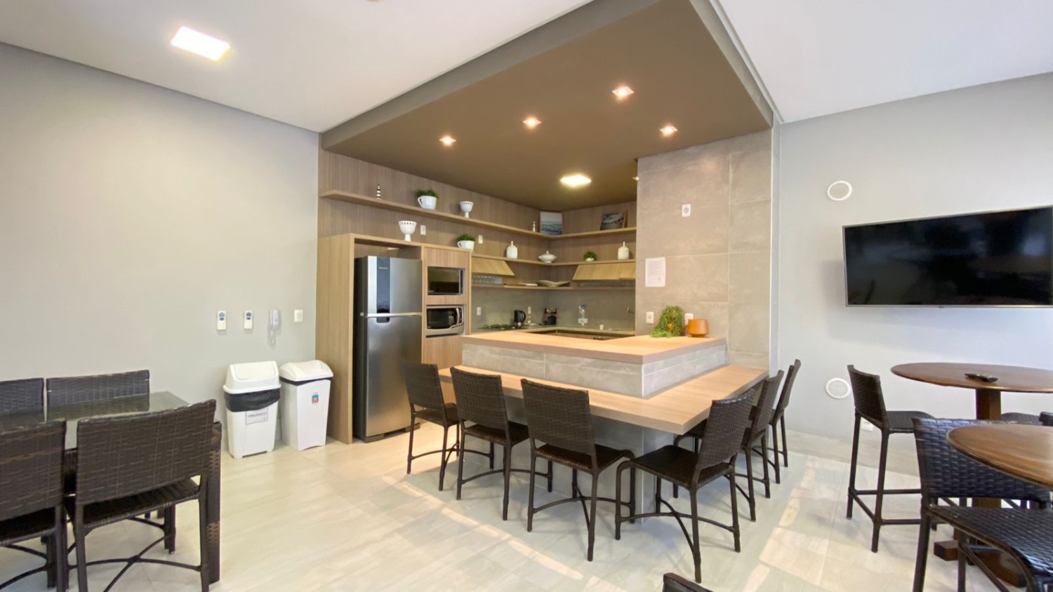 Apartamento Ed. Farol Ponta do Mel em Balneário Camboriú - foto 19