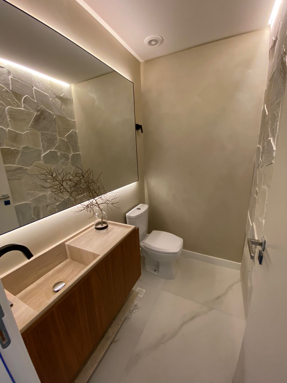 Apartamento no Ed. Surfers Paradise Residence na Praia Brava - foto 11
