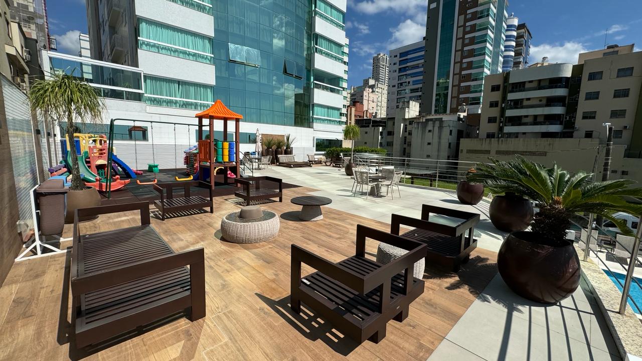Apartamento no Ed. Venezia Residenziale em Itapema - foto 24