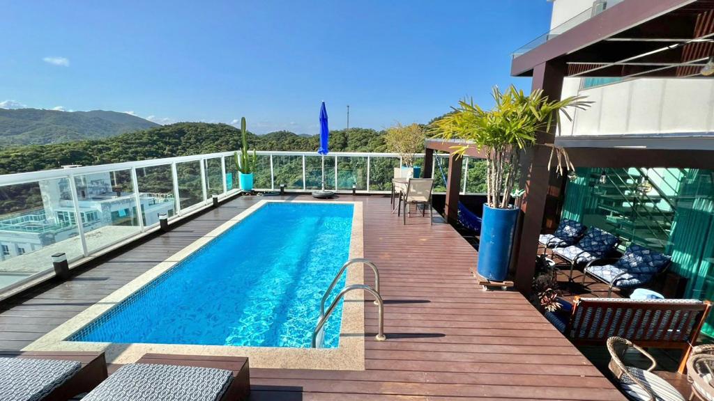 Cobertura triplex perto do mar no Ed. Ocean Tower em Balneário Camboriú - foto 2