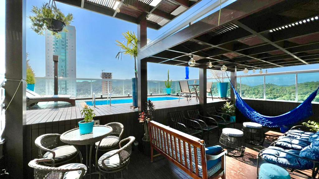 Cobertura triplex perto do mar no Ed. Ocean Tower em Balneário Camboriú - foto 3