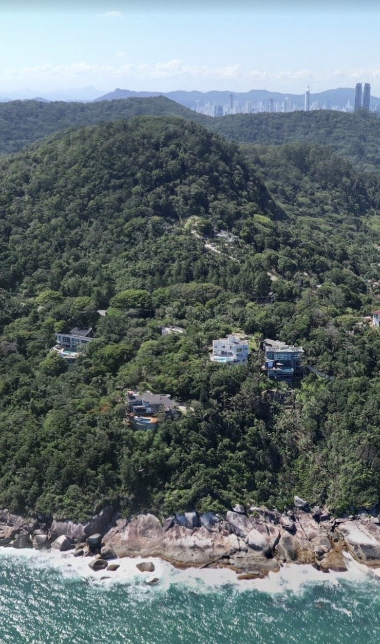 Terreno no Condomínio Horizontal Costa Azul em Balneário Camboriú - foto 2