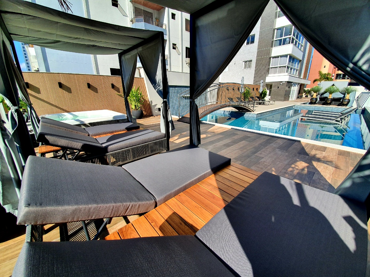 Apartamento no Ed. Biarritz Residence em Balneário Camboriú - foto 18
