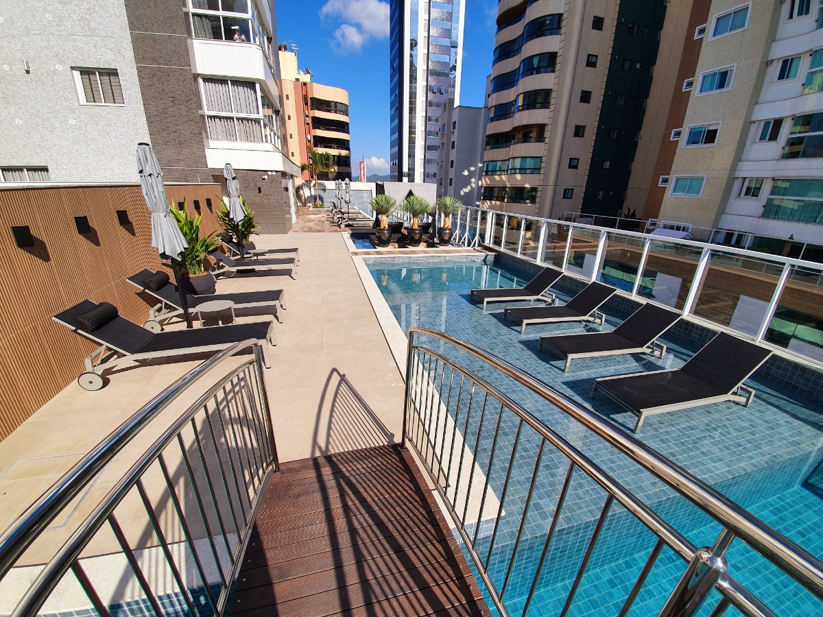 Apartamento no Ed. Biarritz Residence em Balneário Camboriú - foto 19