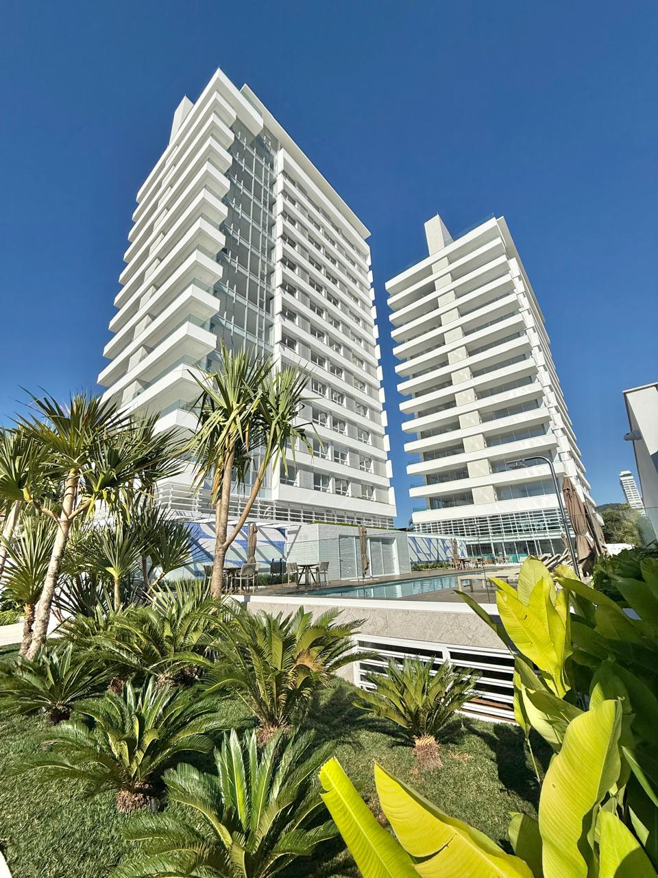 Apartamento no Ed. Riva Praia Brava na Praia Brava - foto 2