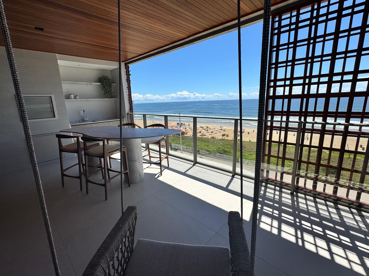 Apartamento no Ed. Tirreno Residenziale na Praia Brava de Praia Brava - foto 2