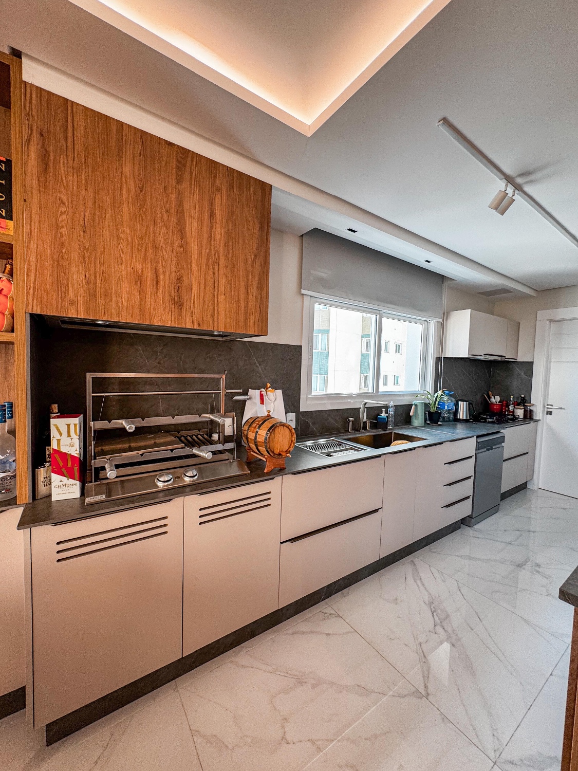 Apartamento no Ed. Skyline Tower em Balneário Camboriú - foto 9
