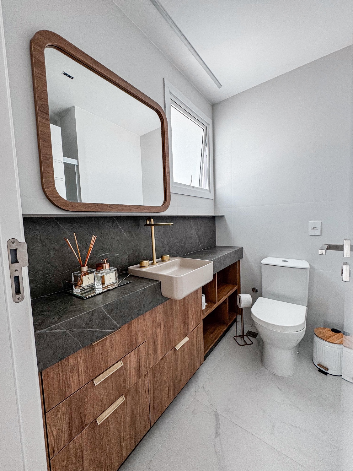 Apartamento no Ed. Skyline Tower em Balneário Camboriú - foto 13