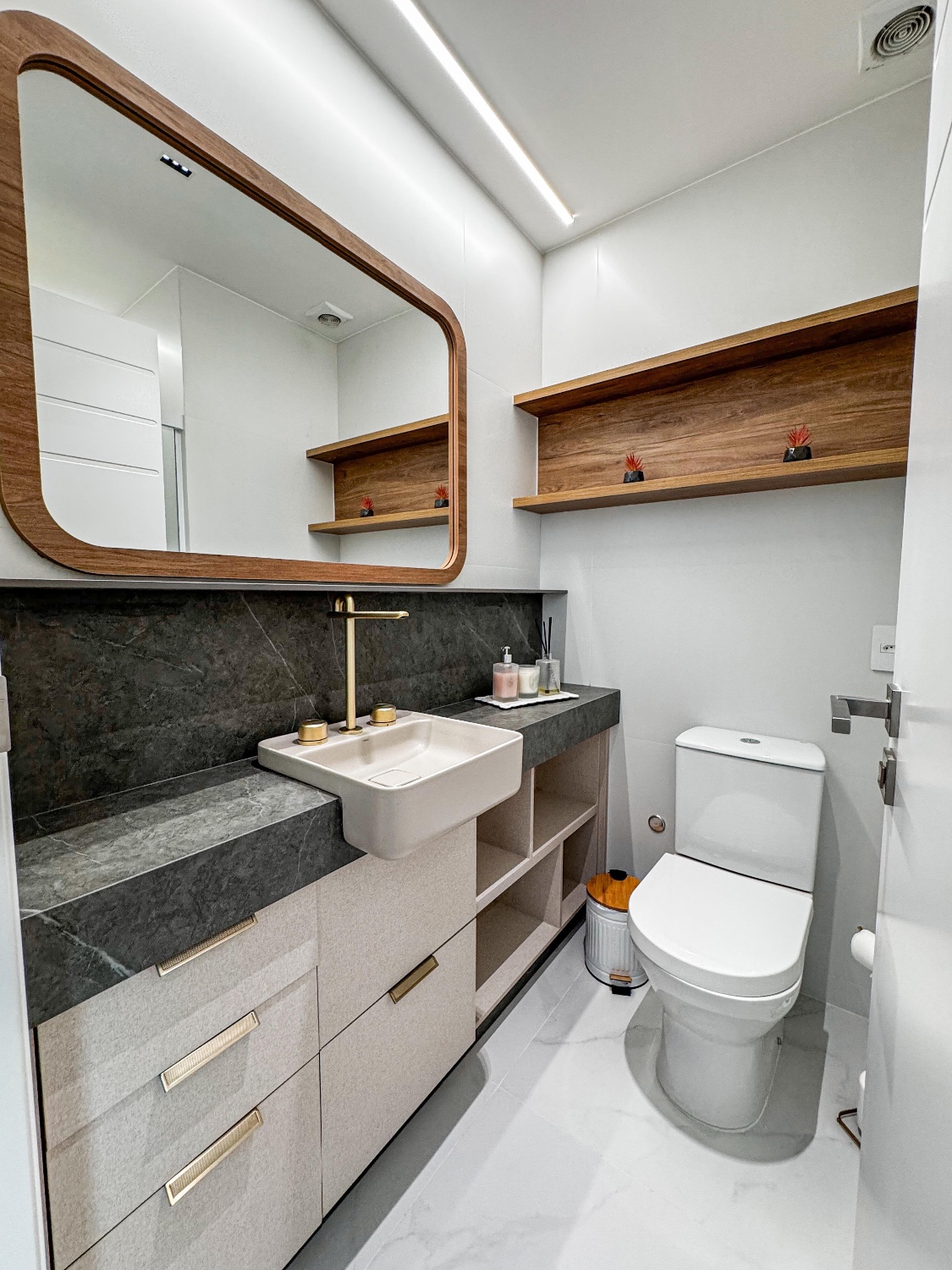 Apartamento no Ed. Skyline Tower em Balneário Camboriú - foto 15
