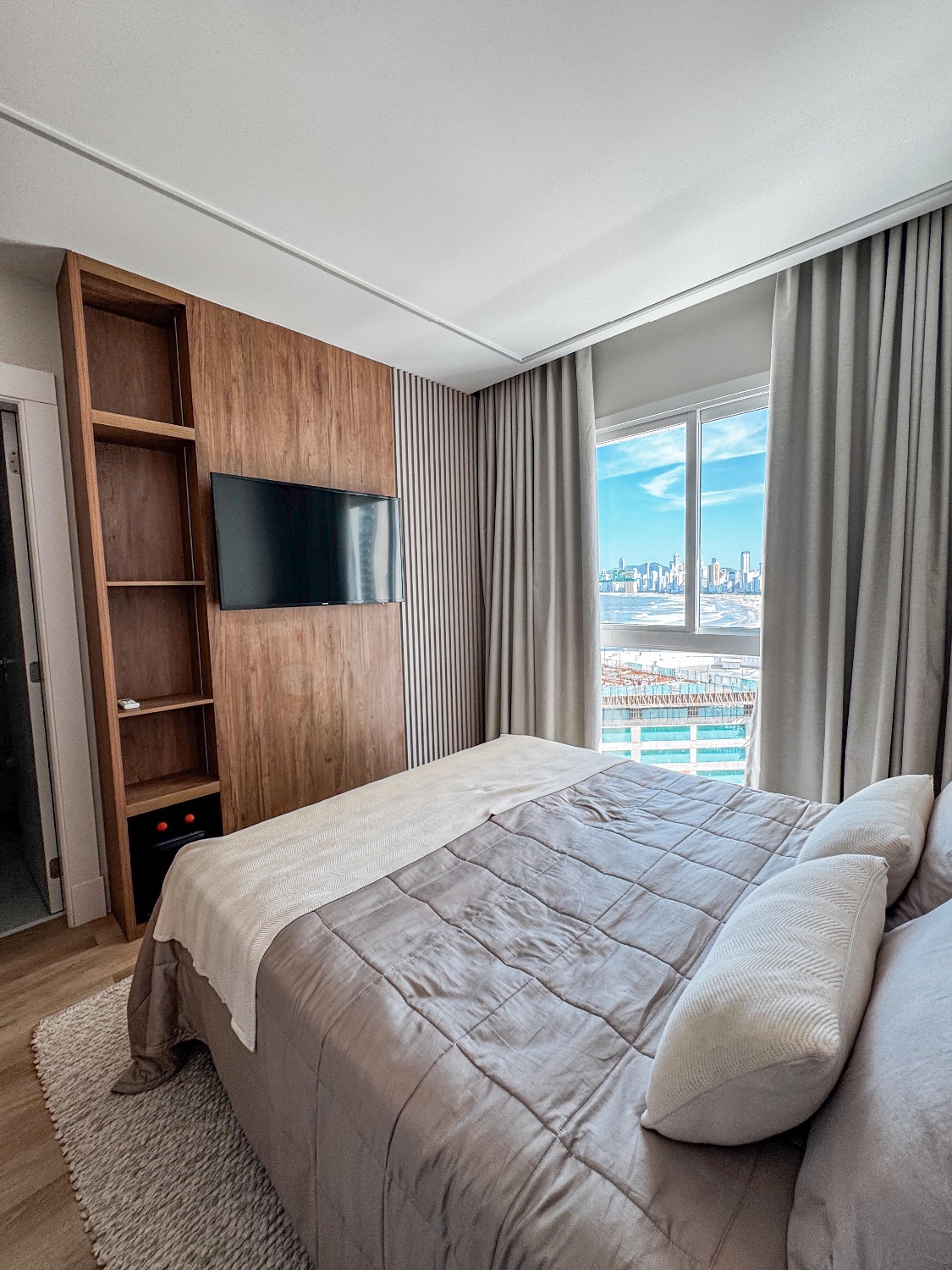 Apartamento no Ed. Skyline Tower em Balneário Camboriú - foto 16