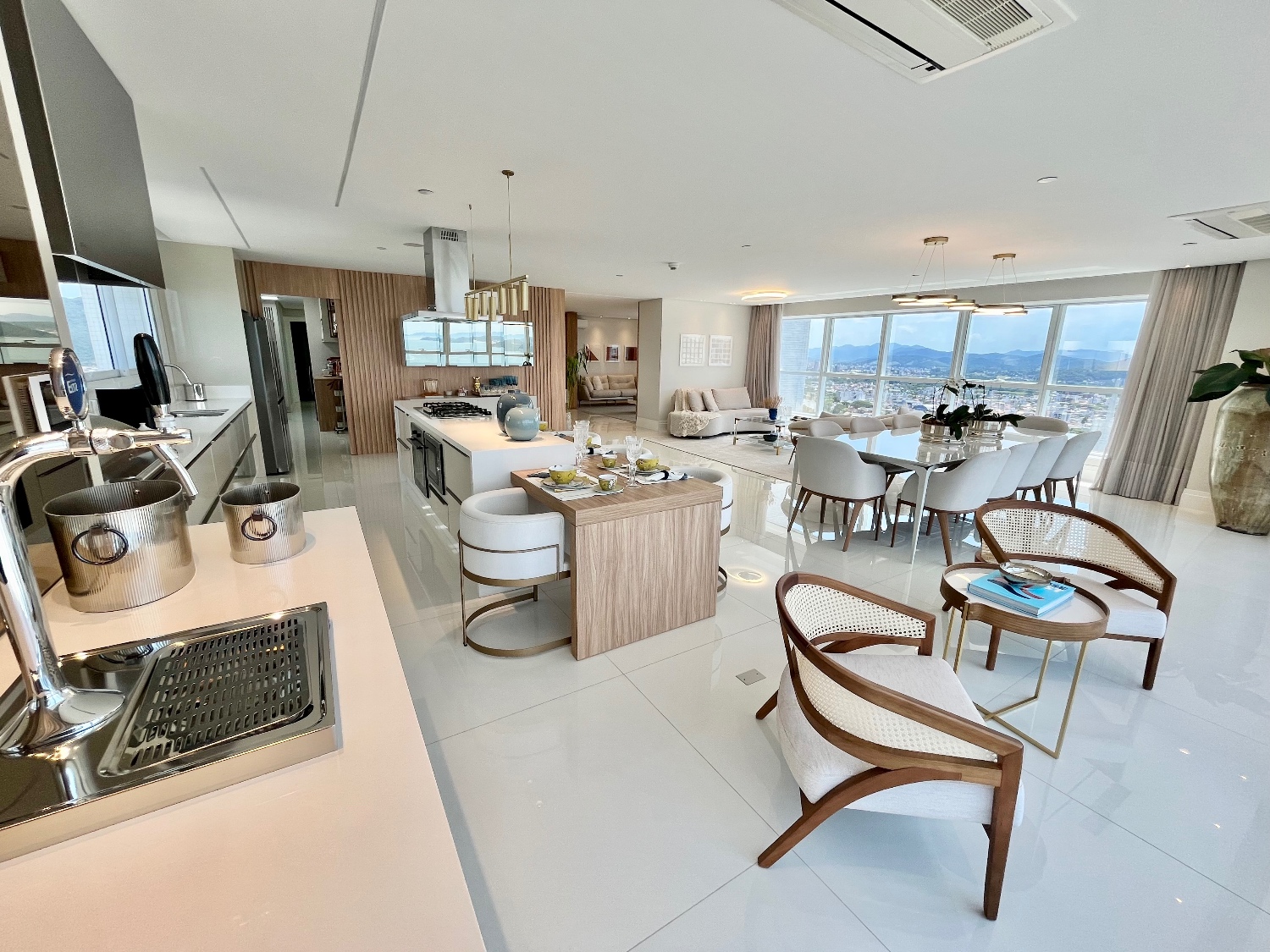 Apartamento no Ed. Epic Tower em Balneário Camboriú - foto 9