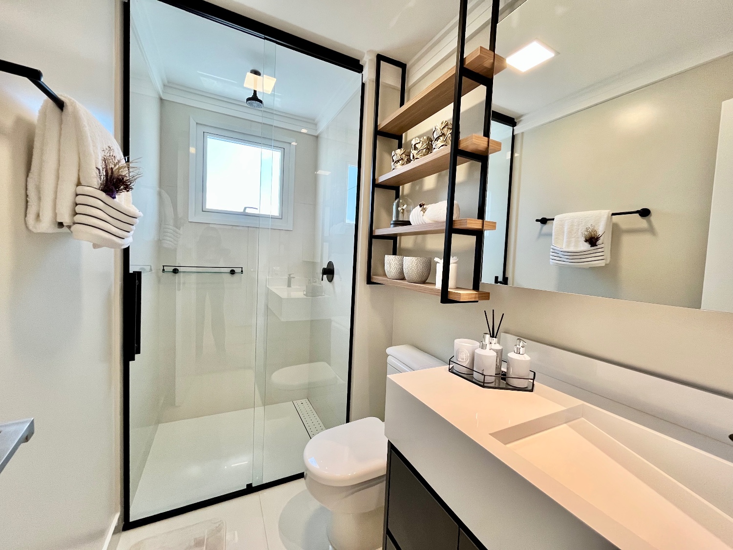 Apartamento no Ed. Epic Tower em Balneário Camboriú - foto 25