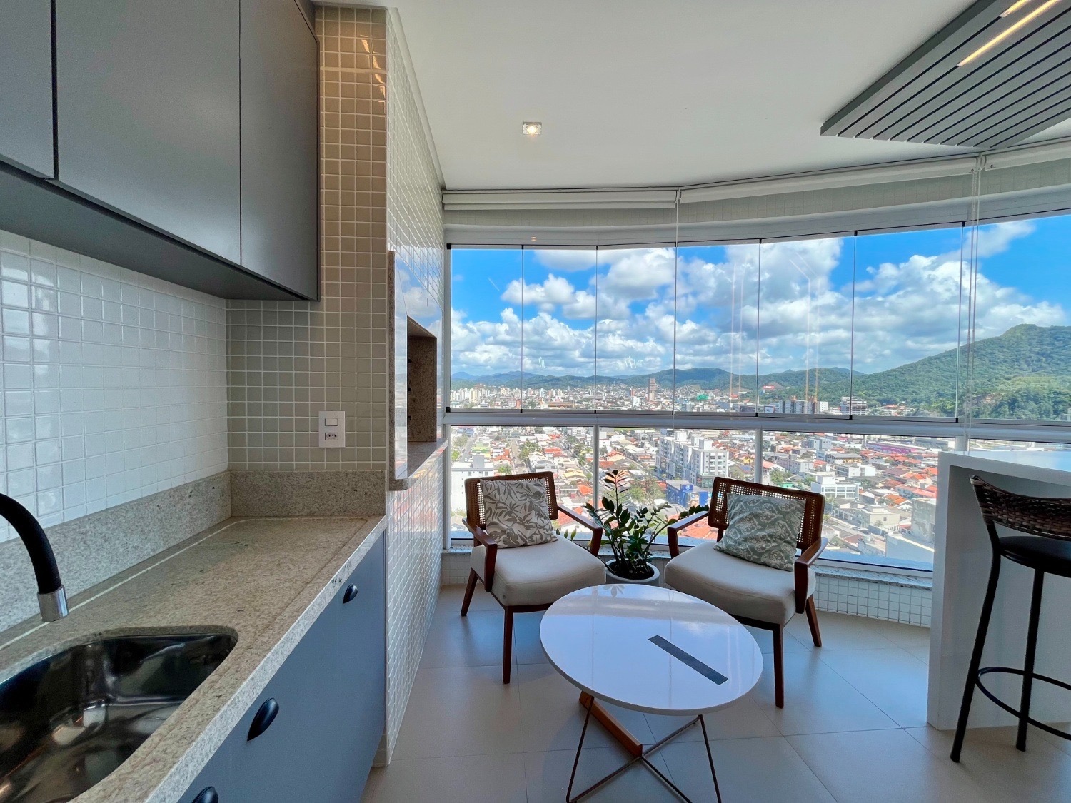 Apartamento no Ed. Royalton Residence em Balneário Camboriú - foto 3
