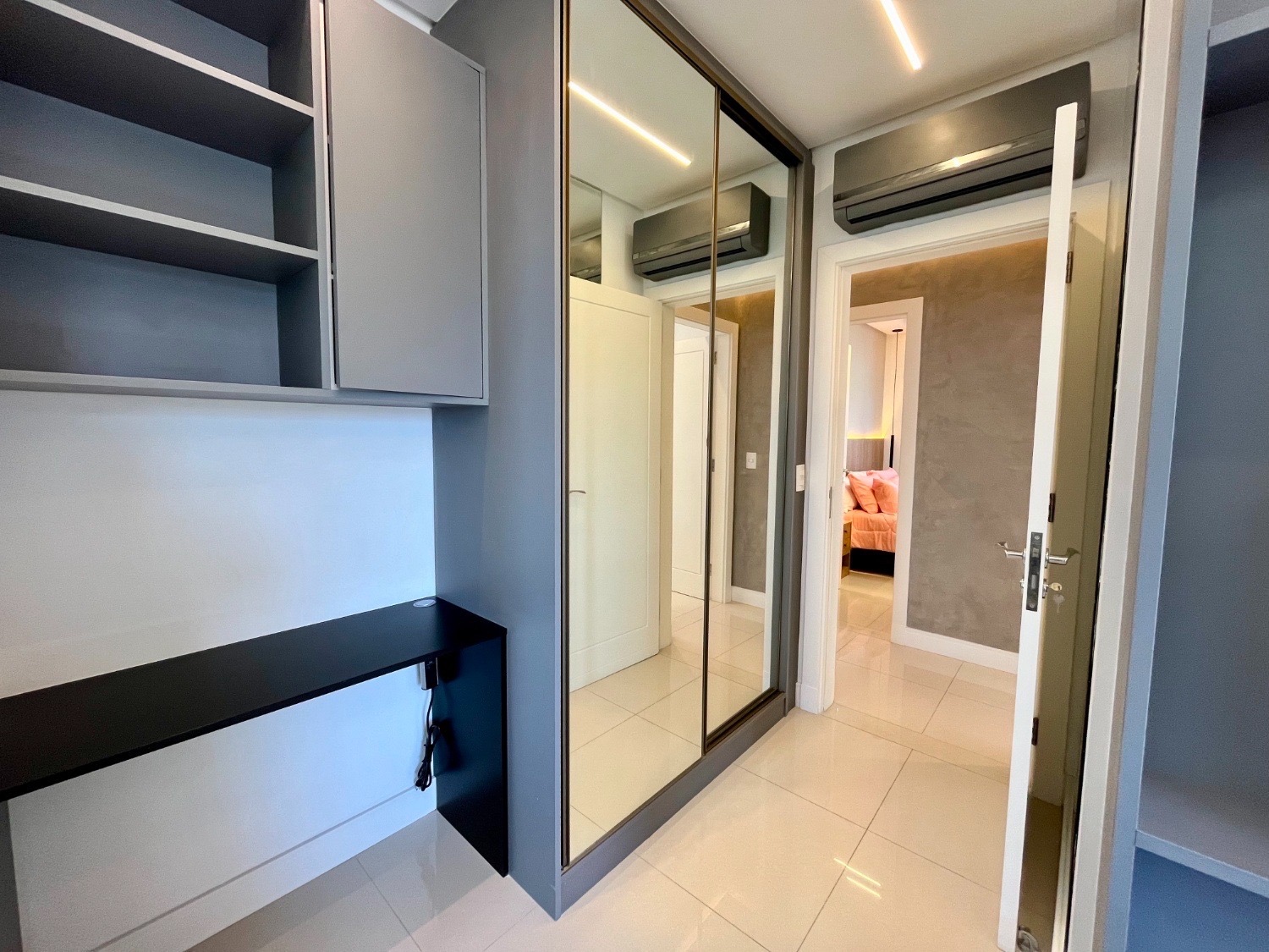 Apartamento no Ed. Royalton Residence em Balneário Camboriú - foto 13
