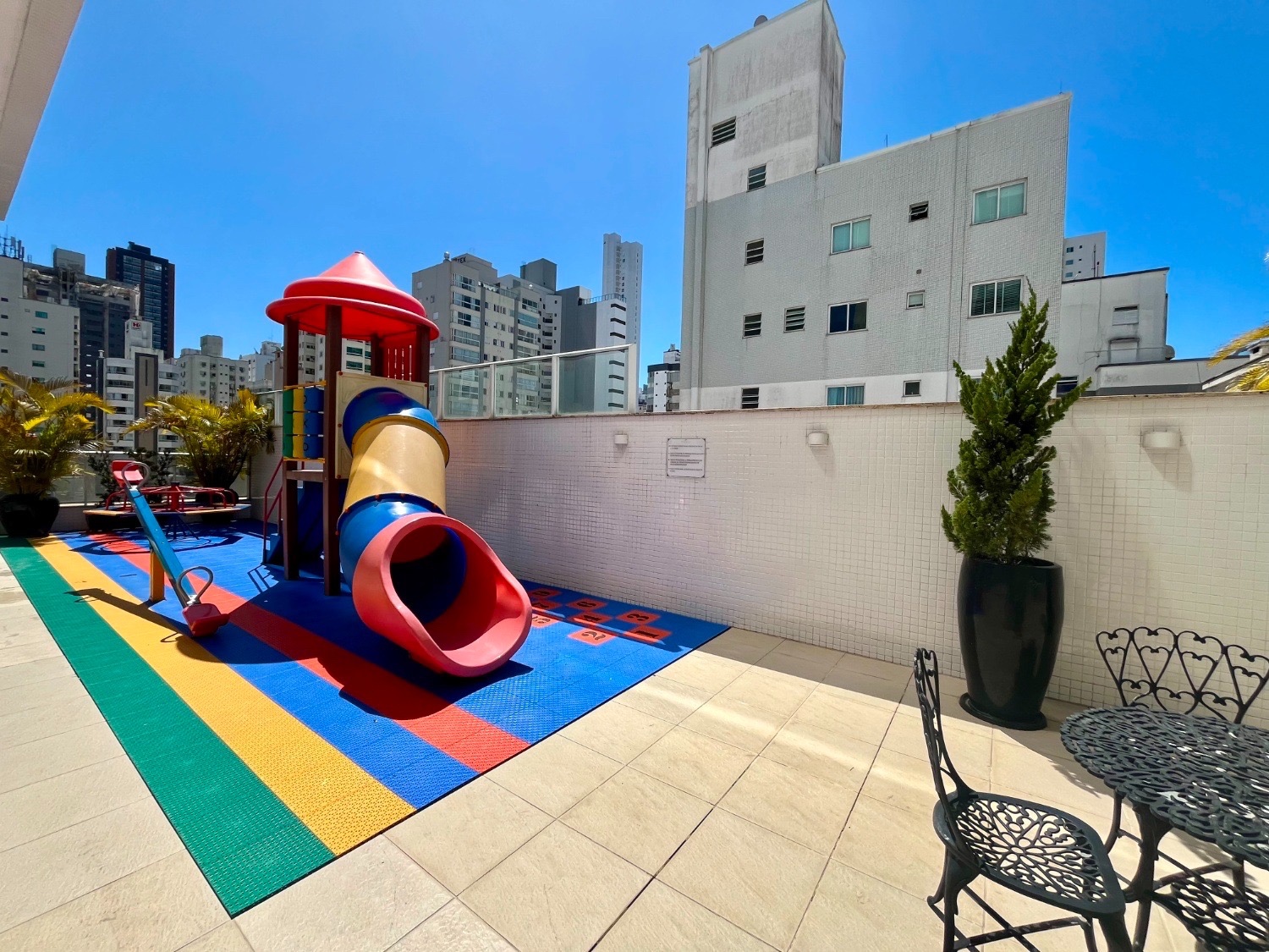 Apartamento no Ed. Royalton Residence em Balneário Camboriú - foto 28