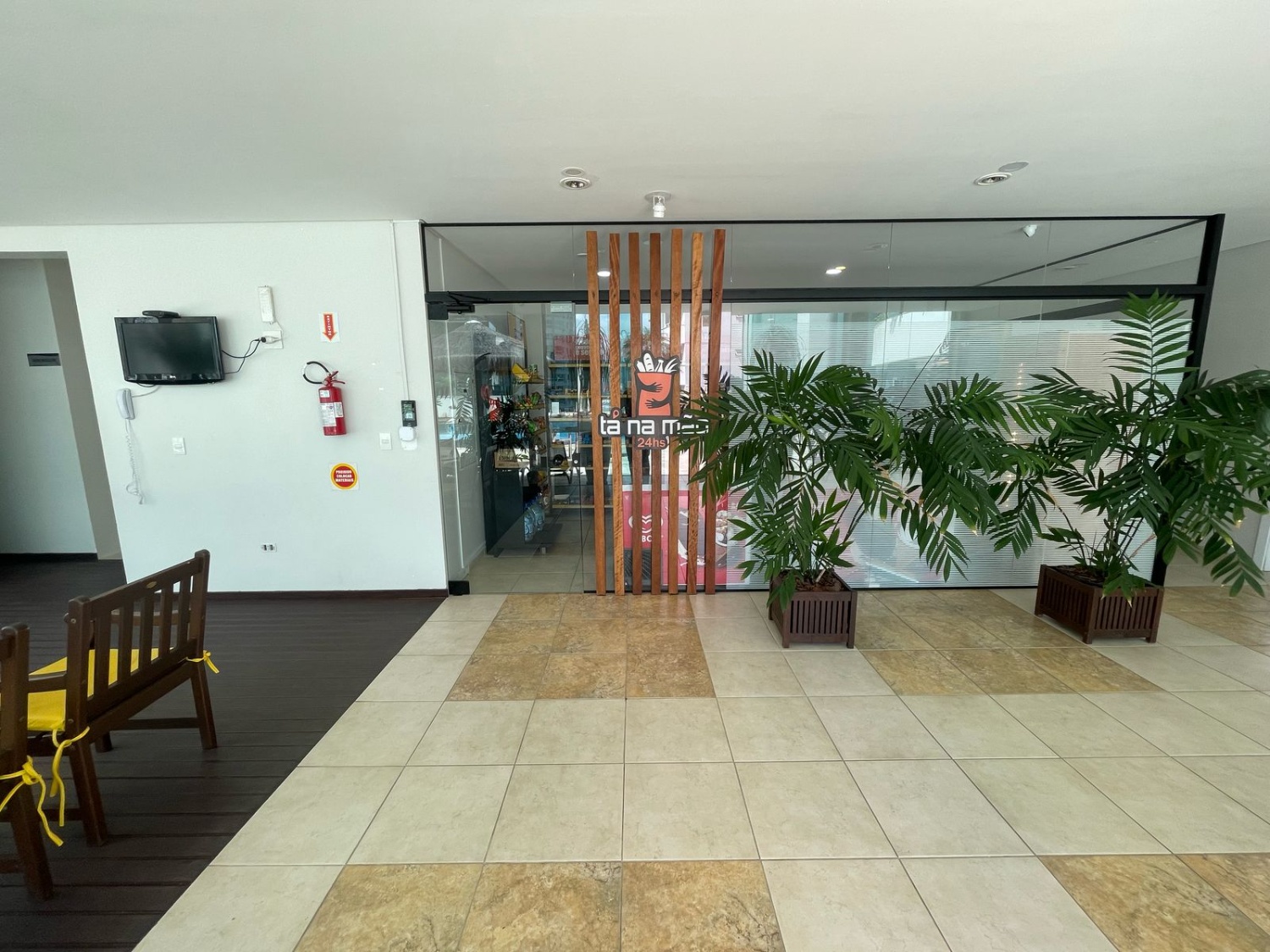 Apartamento no Ed. Terraço da Rainha em Balneário Camboriú - foto 19