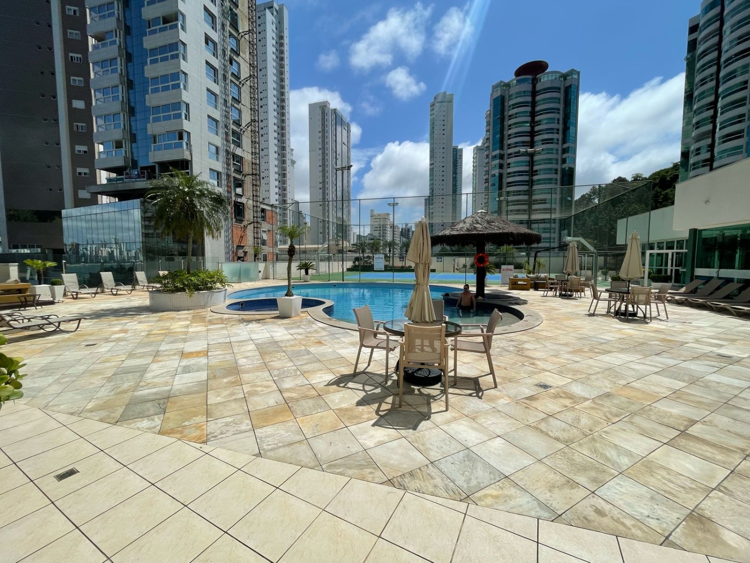 Apartamento no Ed. Terraço da Rainha em Balneário Camboriú - foto 21