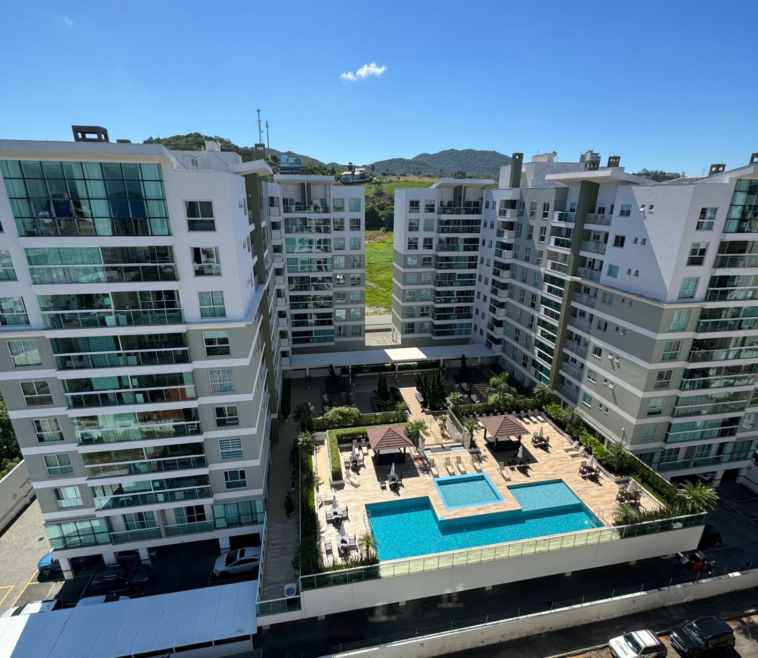 Apartamento no Ed. Aloha Home Resort na Praia Brava - foto 15