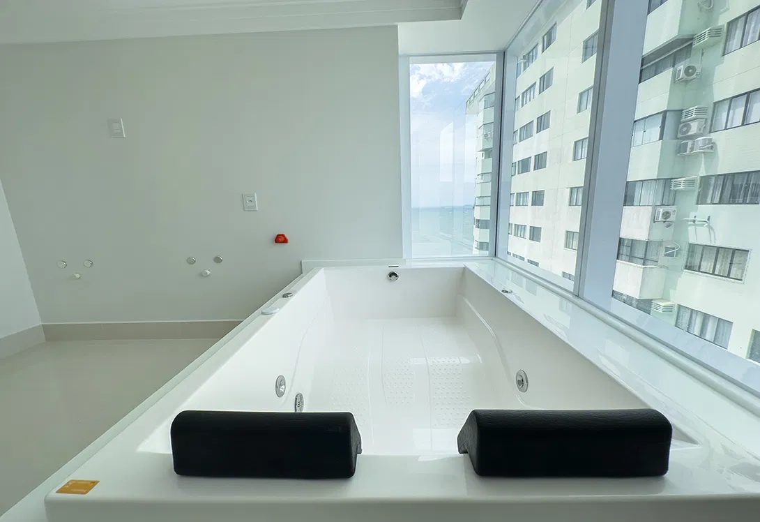 Apartamento no Ed. One Tower em Balneário Camboriú Decorado Frente Mar - foto 13