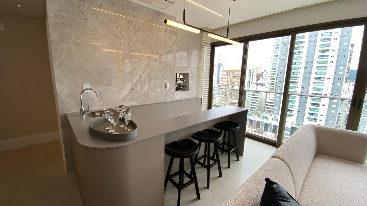 Apartamento no Ed. Admirá Arrka Concept em Balneário Camboriú - foto 2