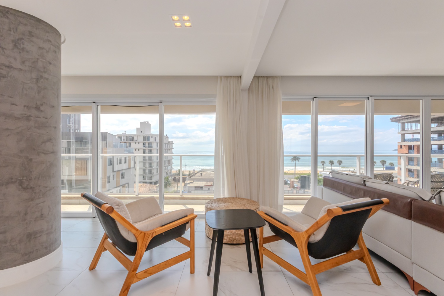 Apartamento no Ed. Brava Arts by Romero Britto na Praia Brava - foto 3
