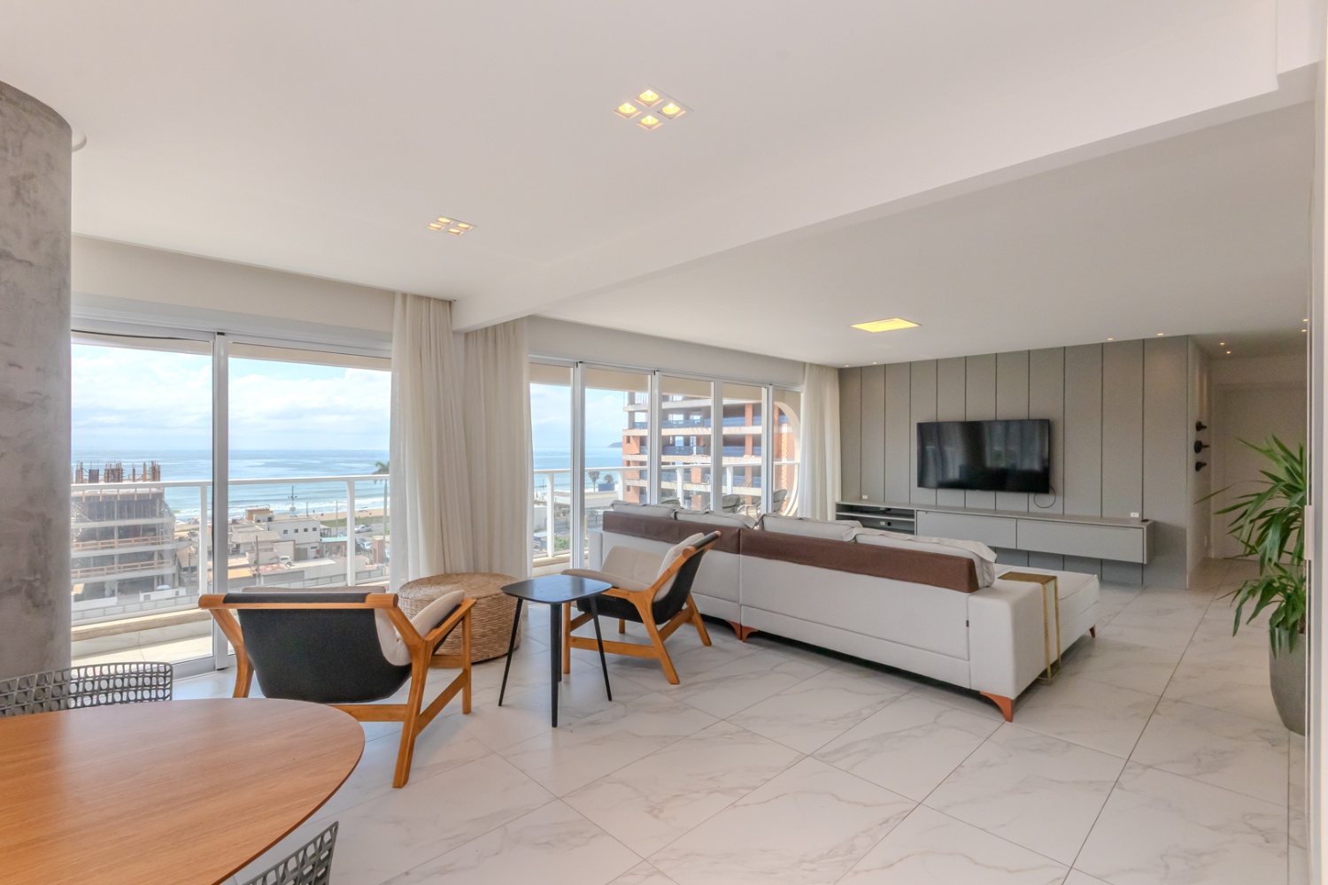 Apartamento no Ed. Brava Arts by Romero Britto na Praia Brava - foto 4