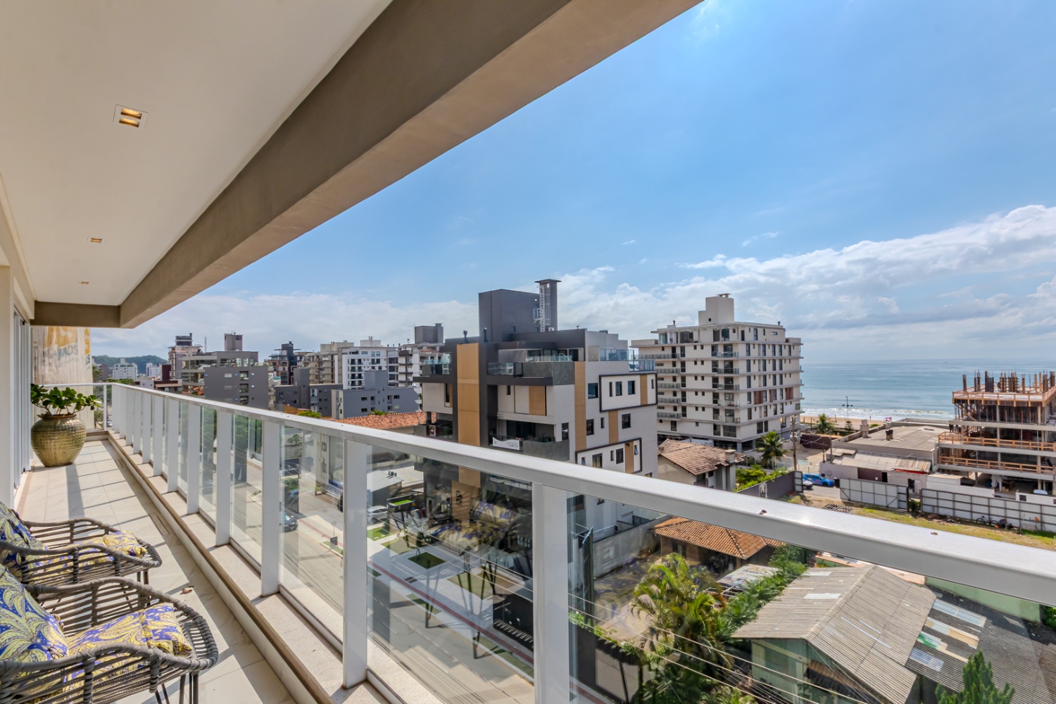 Apartamento no Ed. Brava Arts by Romero Britto na Praia Brava - foto 23