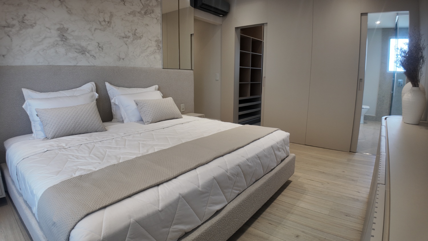 Apartamento no Ed. Ibiza Towers em Balneário Camboriú - foto 22