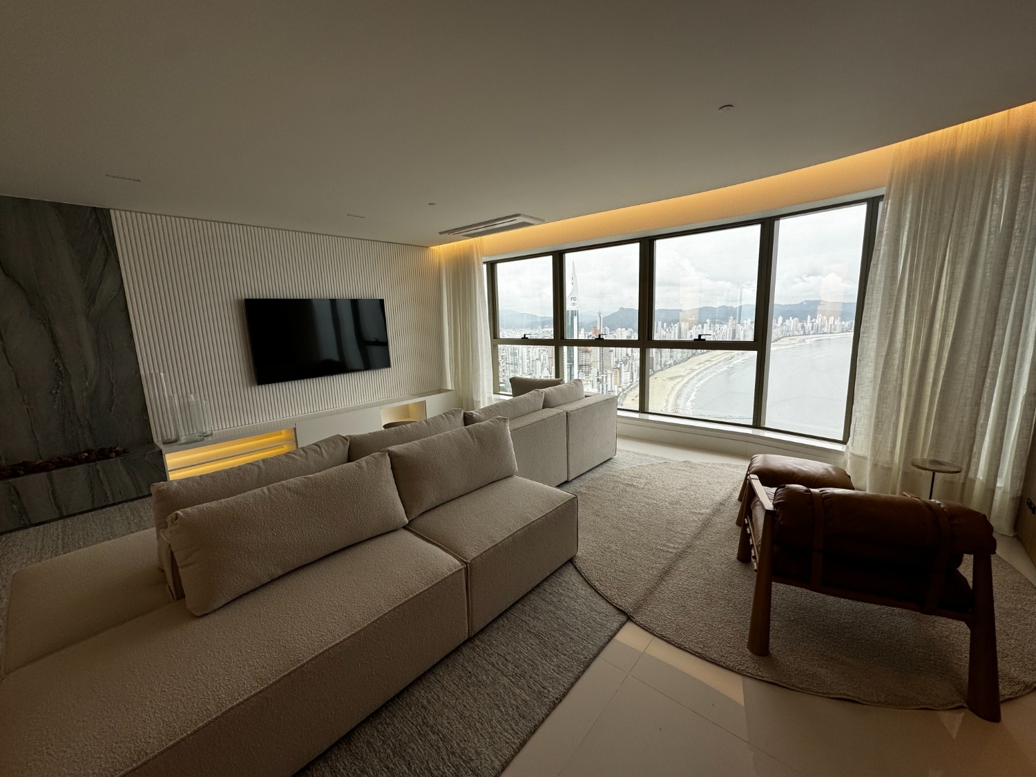Apartamento no Ed. Yachthouse by Pininfarina na Barra Sul em Balneário Camboriú - foto 3