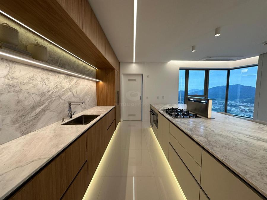 Apartamento no Ed. Yachthouse by Pininfarina na Barra Sul em Balneário Camboriú - foto 13