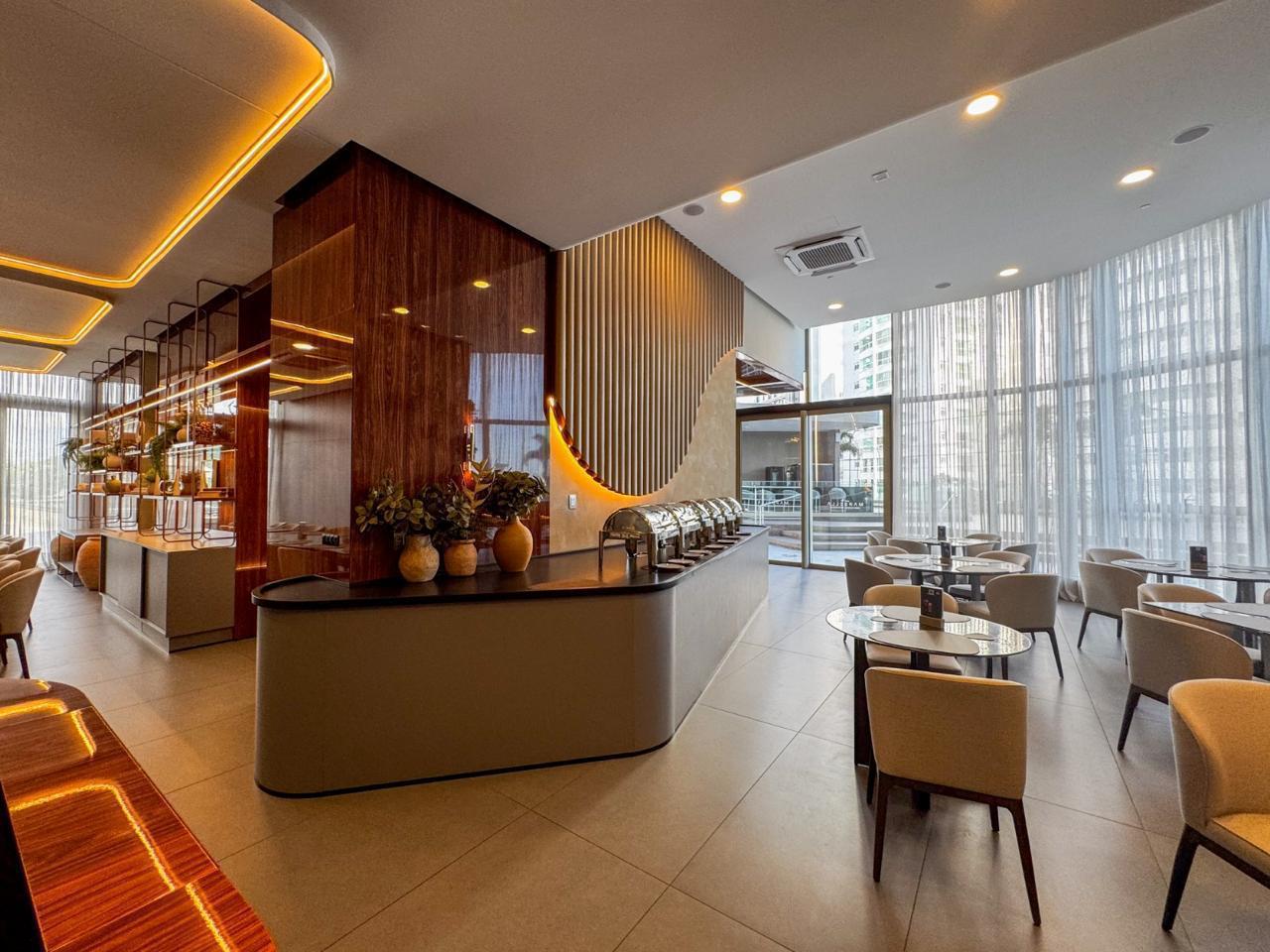 Apartamento no Ed. Yachthouse by Pininfarina na Barra Sul em Balneário Camboriú - foto 35