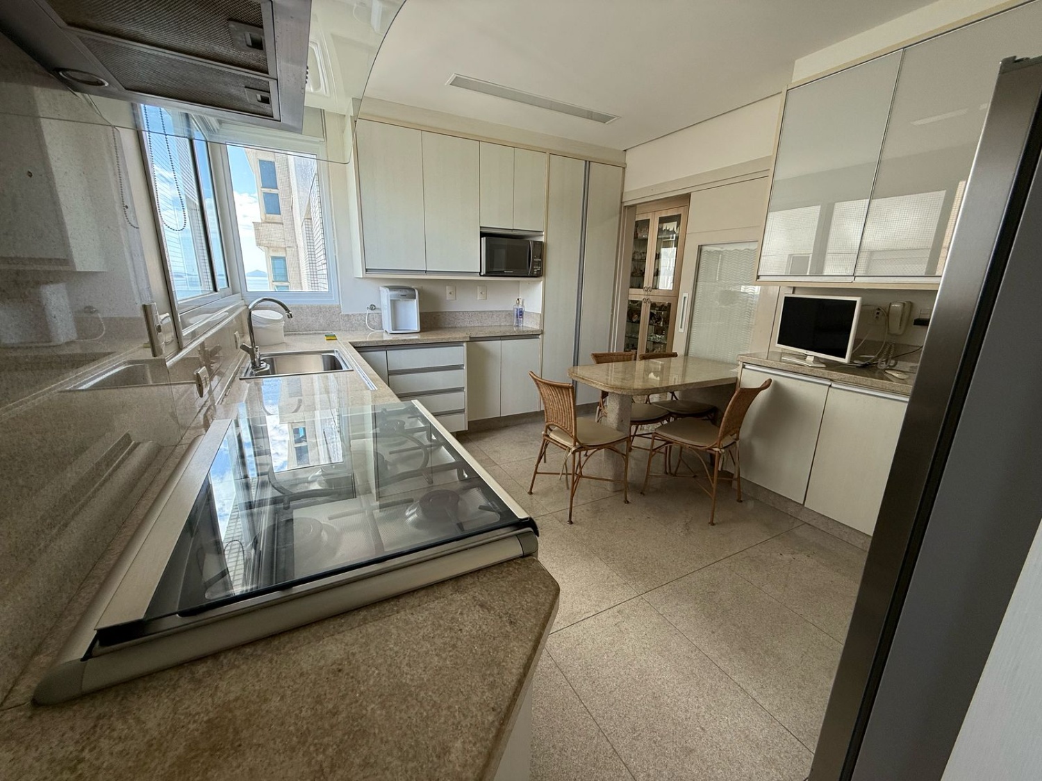 Apartamento frente mar no Ed. Costão da Barra em Balneário Camboriú - foto 11